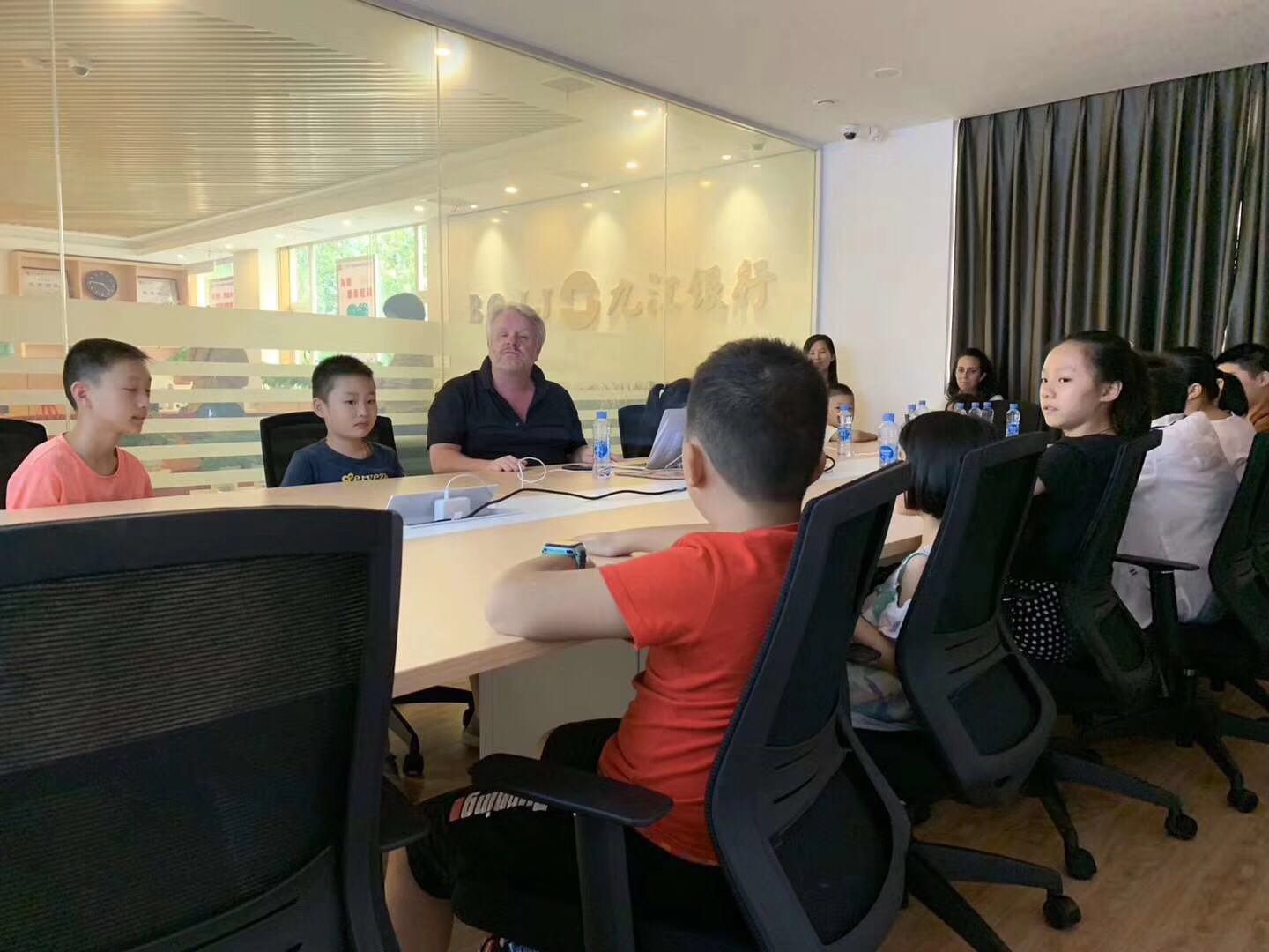Iain Davie in a round-table teaching conversation in China